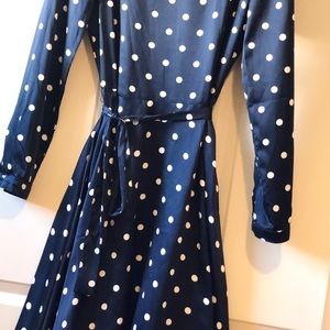 Brooks Brothers
Navy blue a-line silky midi dress